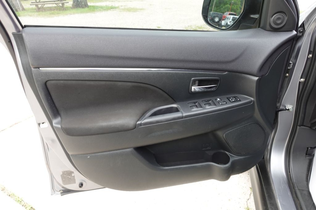 2016 Mitsubishi Outlander Image 25
