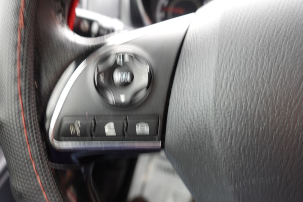 2016 Mitsubishi Outlander Image 36
