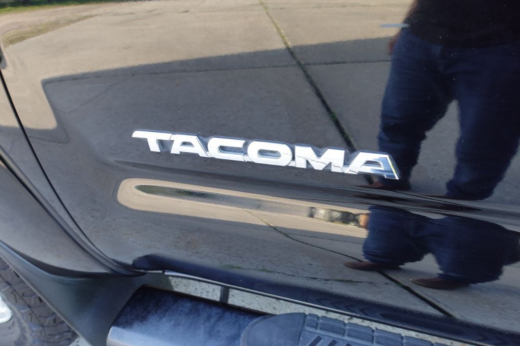 2015 Toyota Tacoma Image 28