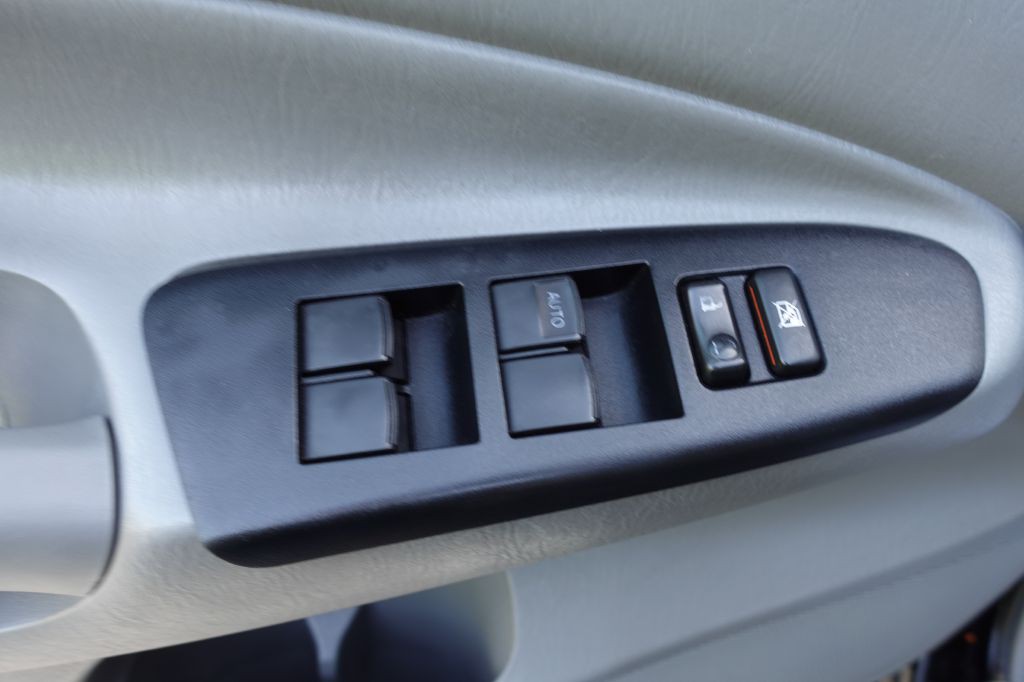 2015 Toyota Tacoma Image 30