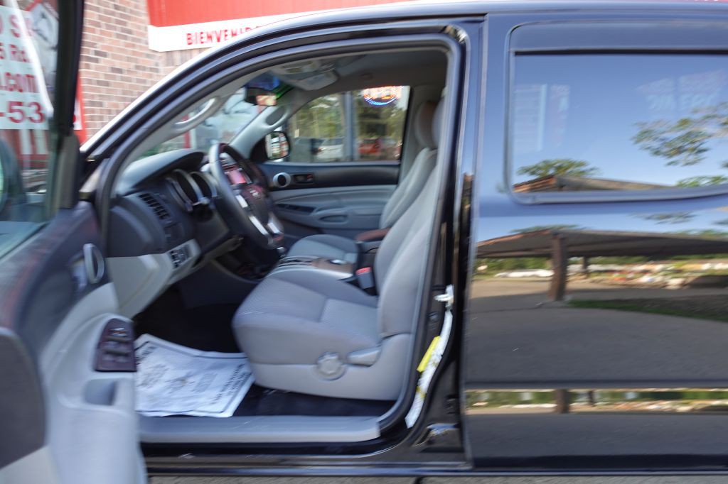 2015 Toyota Tacoma Image 31
