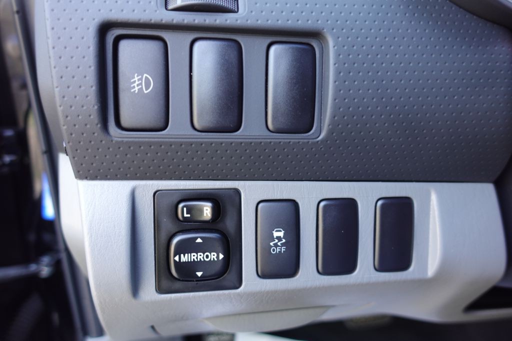 2015 Toyota Tacoma Image 37
