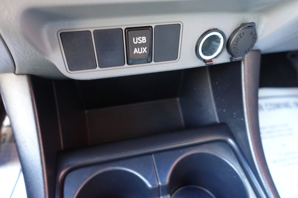 2015 Toyota Tacoma Image 38