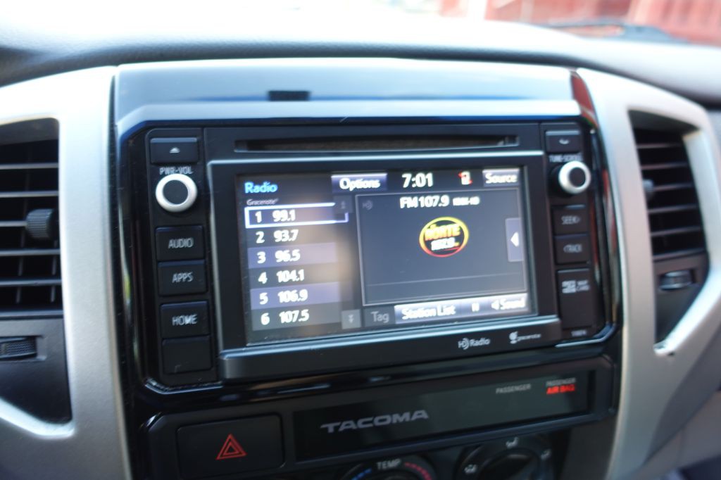 2015 Toyota Tacoma Image 40
