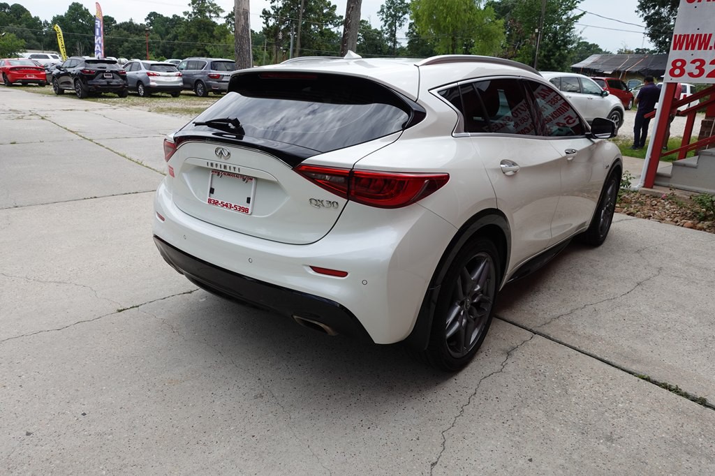 2018 INFINITI QX30 Image 16