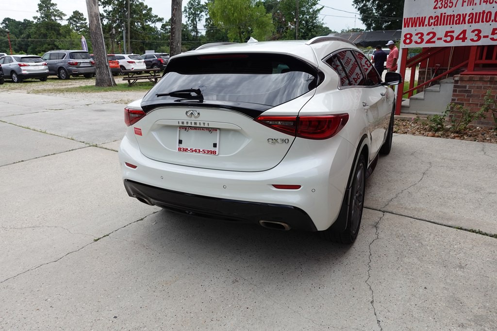 2018 INFINITI QX30 Image 17