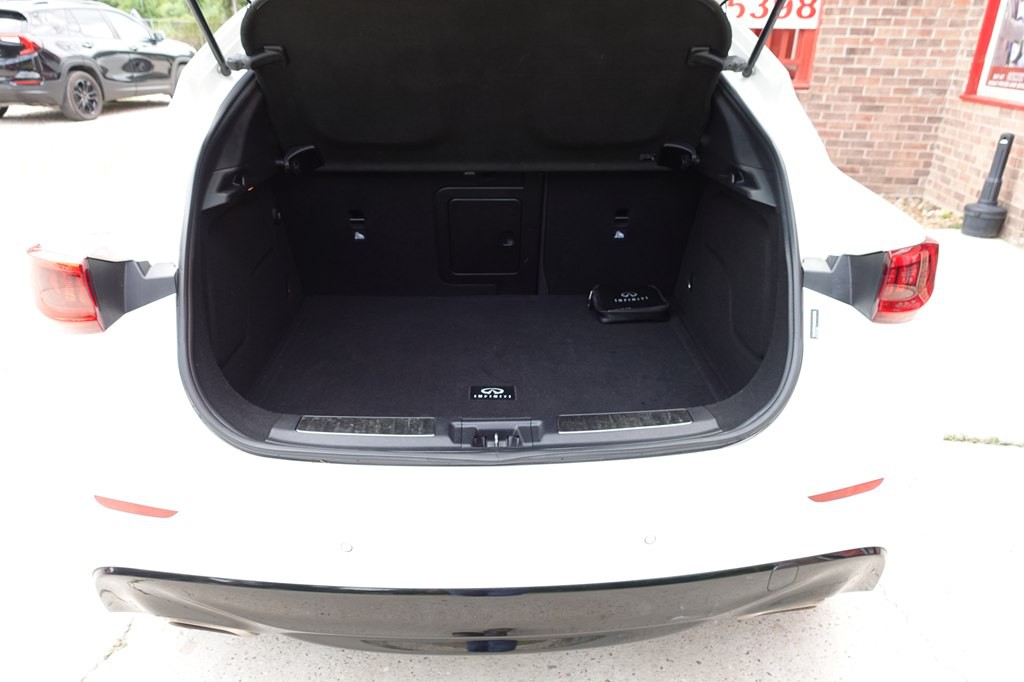 2018 INFINITI QX30 Image 21