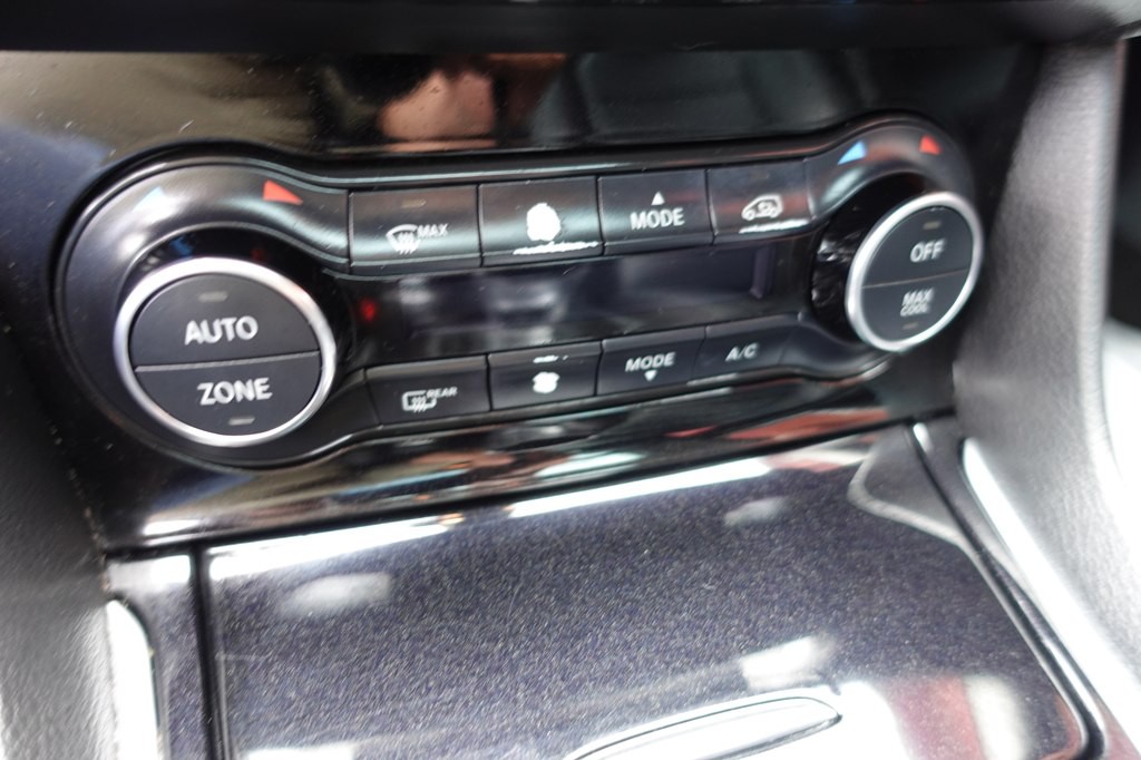 2018 INFINITI QX30 Image 38