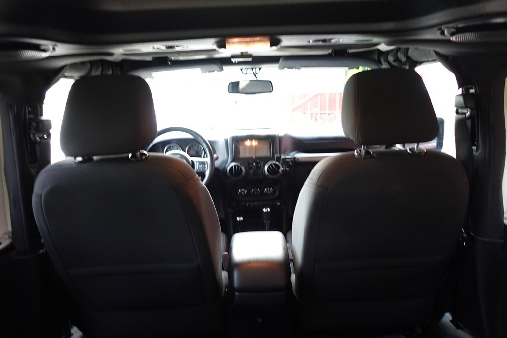 2014 Jeep Wrangler Image 21