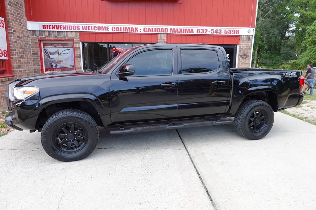 2023 Toyota Tacoma Image 2