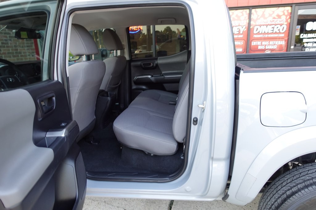 2020 Toyota Tacoma Image 29