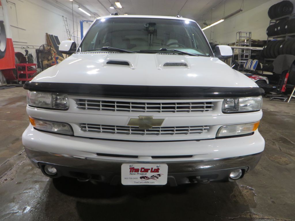 2004 Chevrolet Tahoe Image 2