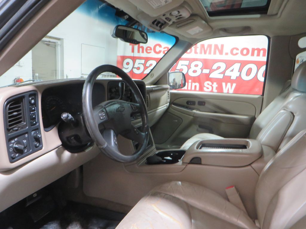 2004 Chevrolet Tahoe Image 10