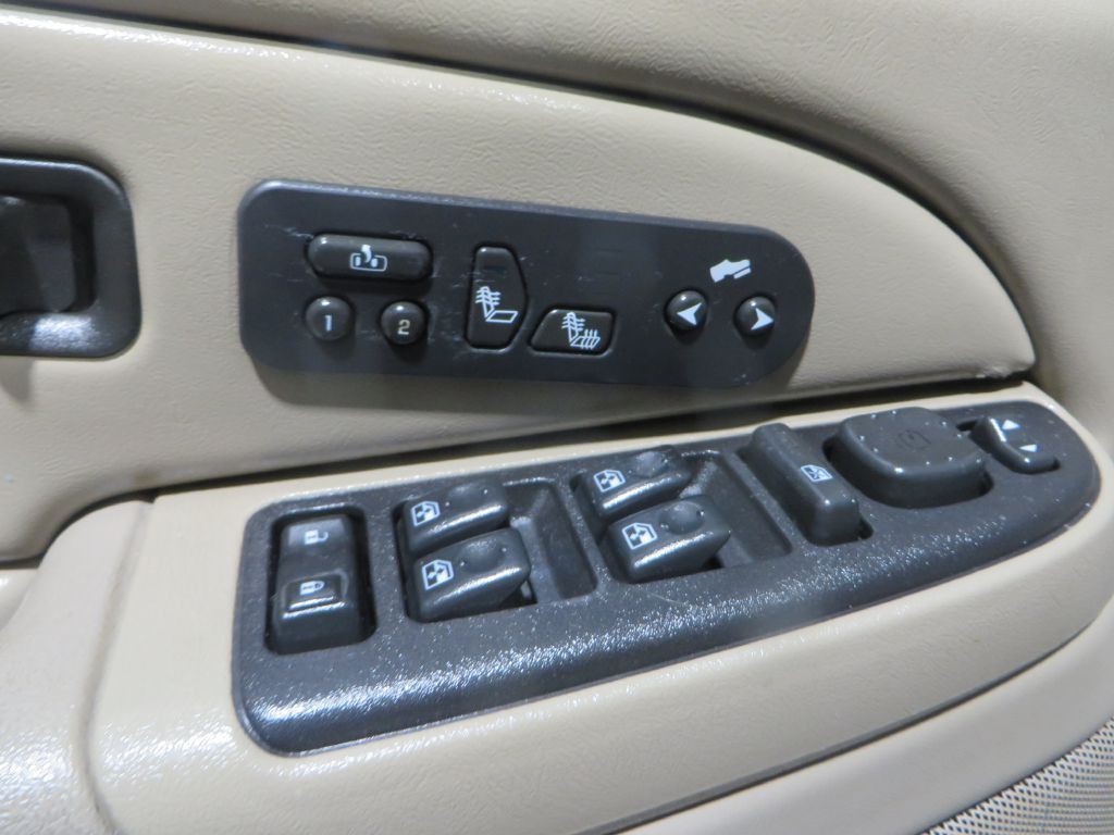 2004 Chevrolet Tahoe Image 14