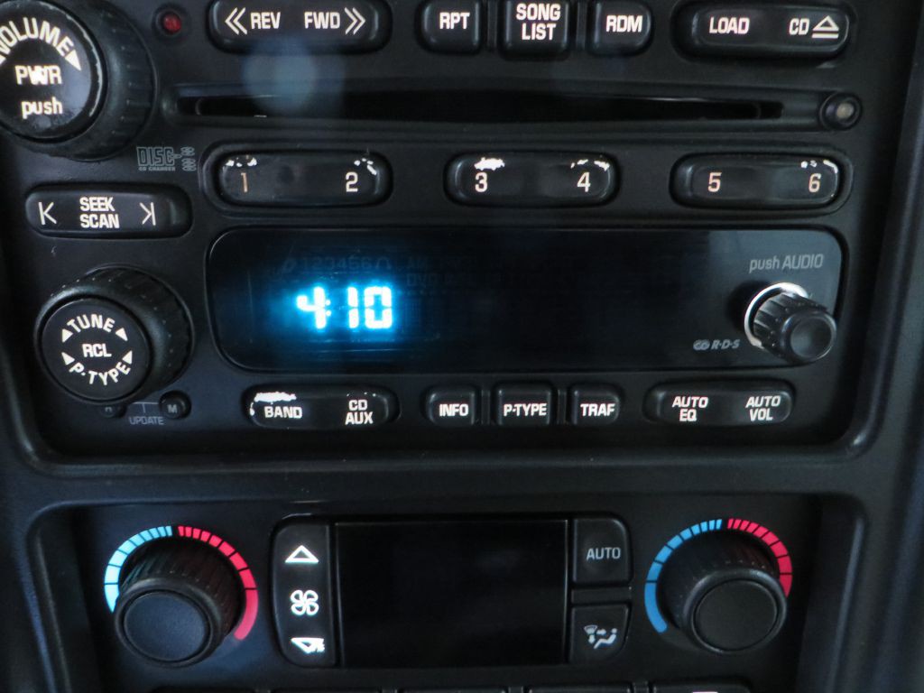 2004 Chevrolet Tahoe Image 15
