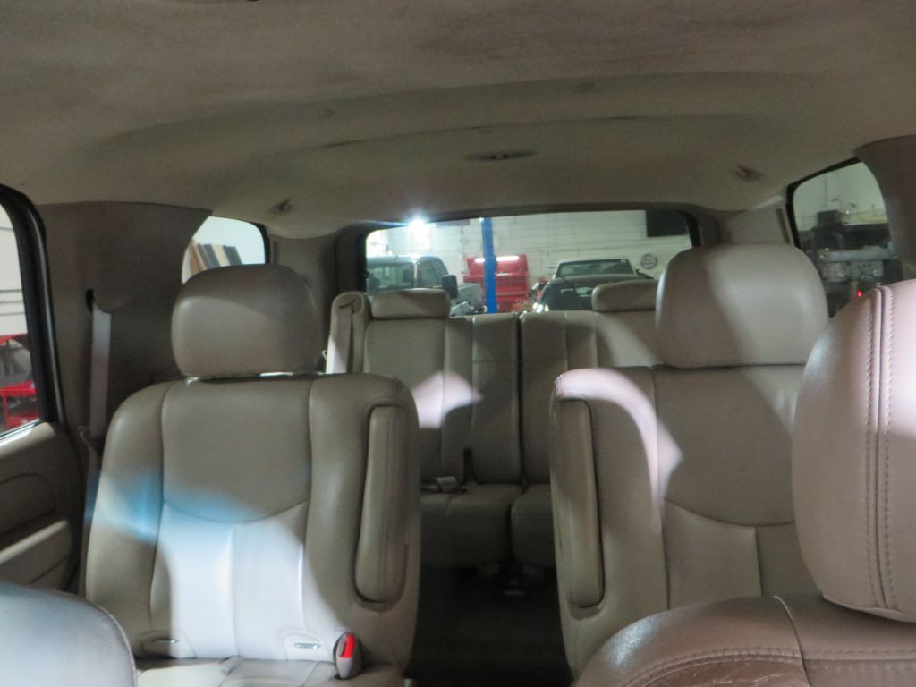 2004 Chevrolet Tahoe Image 19