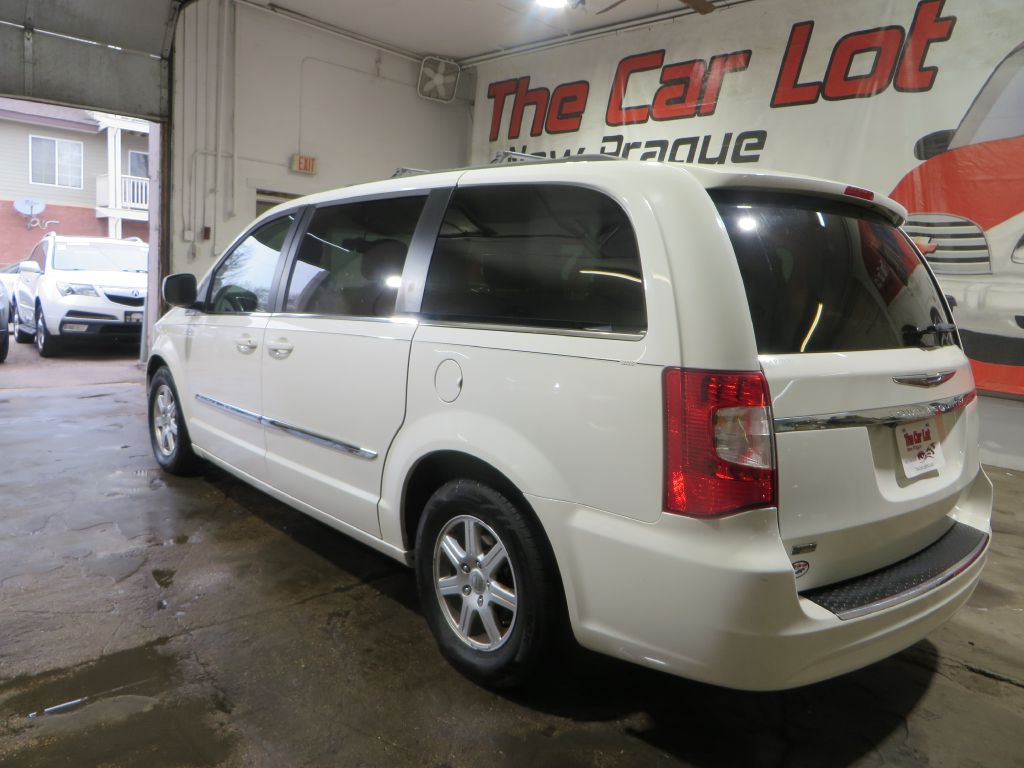 2013 Chrysler Town & Country Image 7