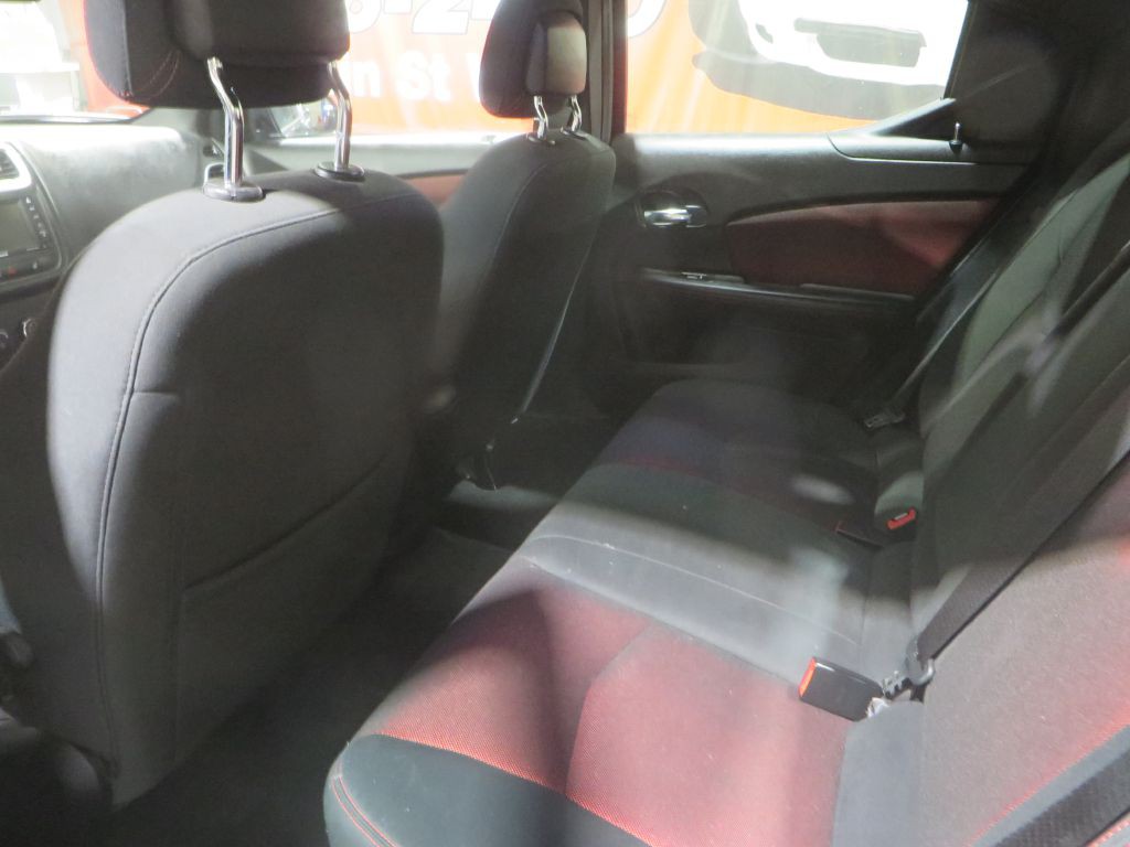 2011 Dodge Avenger Image 12