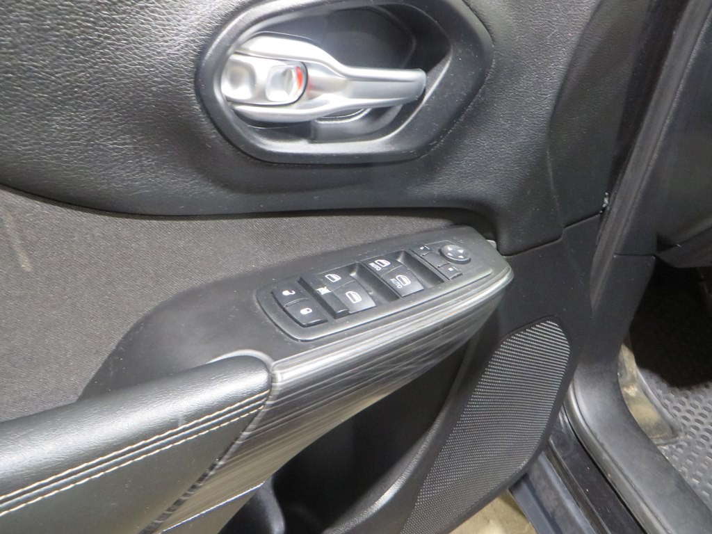 2014 Jeep Cherokee Image 12