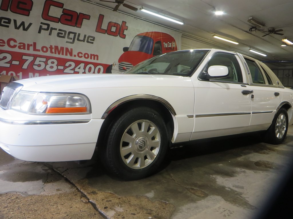 2005 Mercury Grand Marquis Image 2