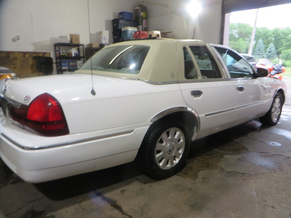 2005 Mercury Grand Marquis Image 6