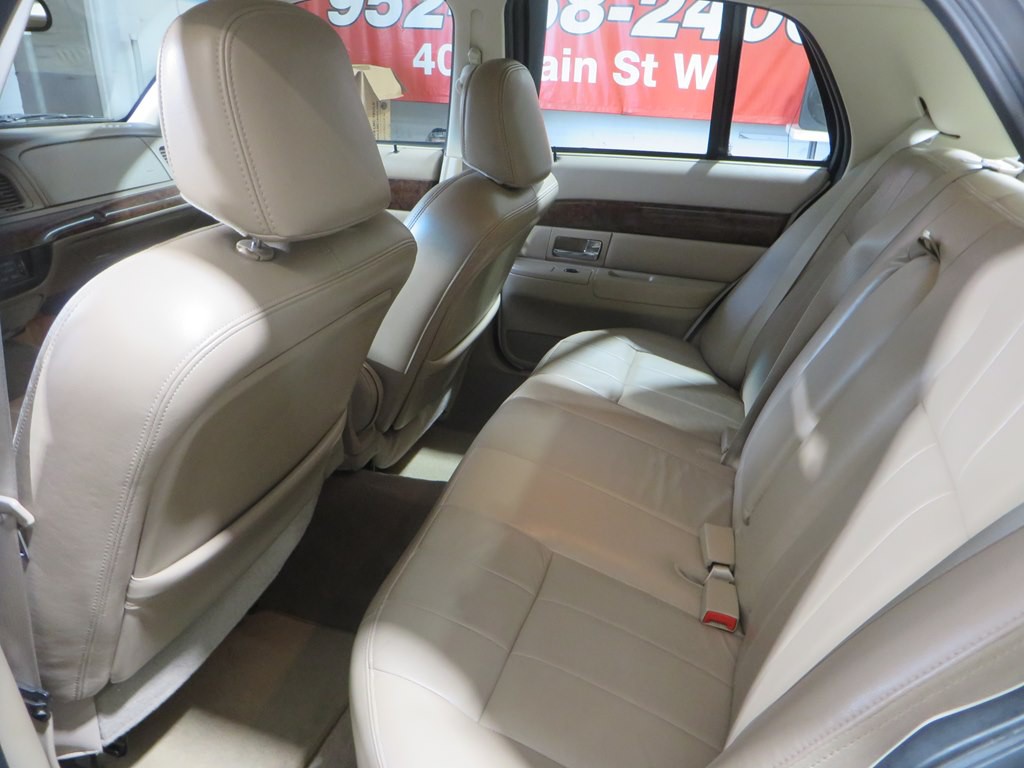 2005 Mercury Grand Marquis Image 12