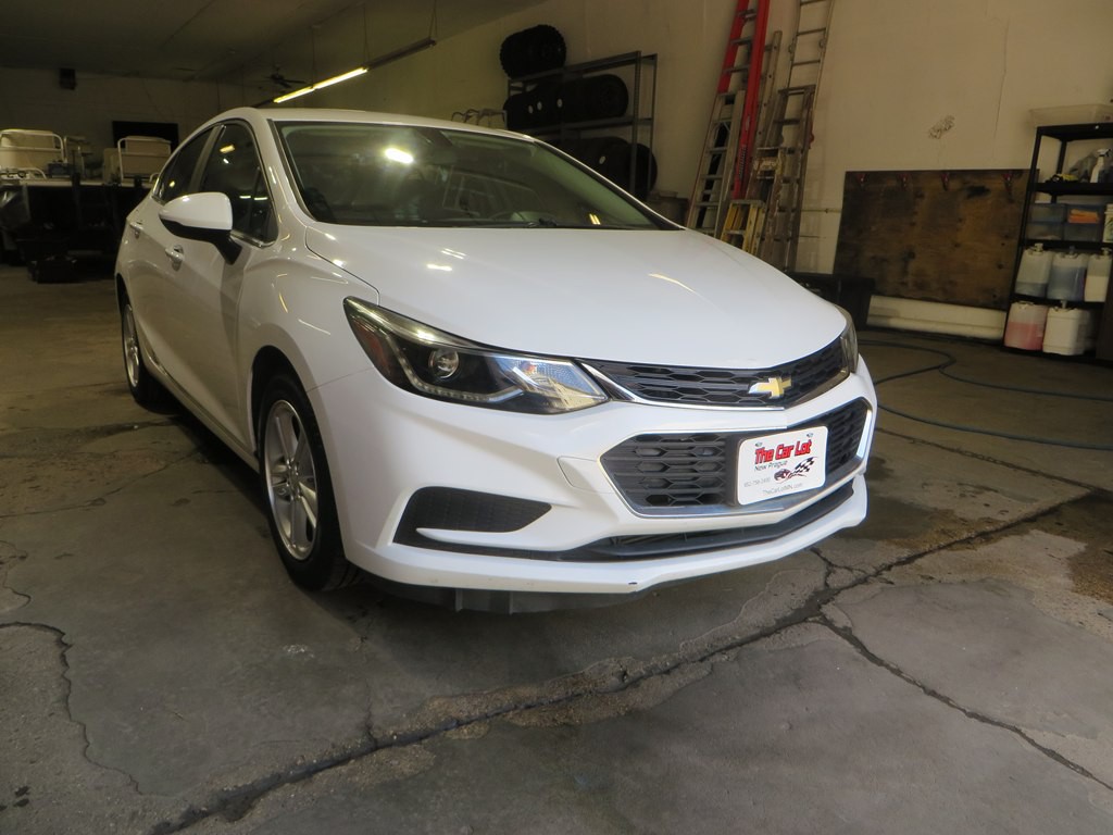 2017 Chevrolet Cruze Image 2