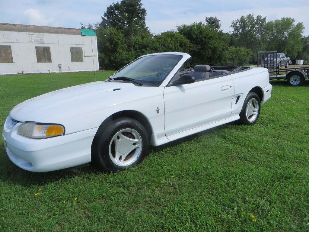 1996 Ford Mustang Image 2