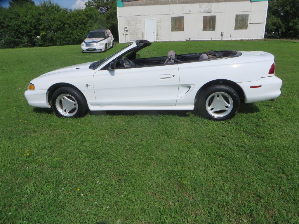 1996 Ford Mustang Image 9