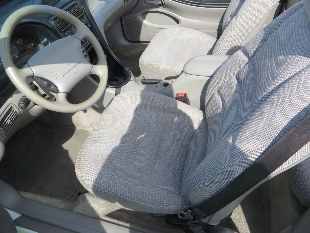 1996 Ford Mustang Image 10