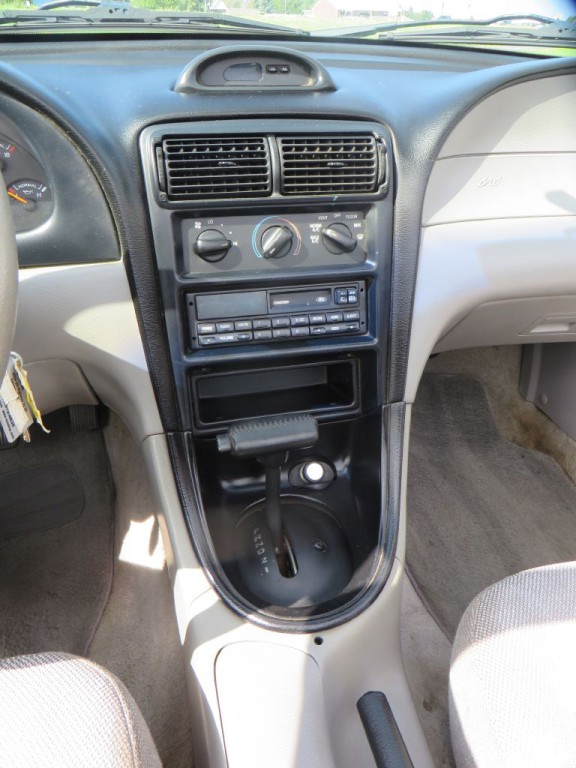 1996 Ford Mustang Image 12