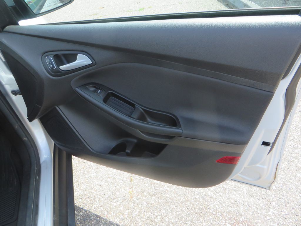 2018 Ford Focus Image 14