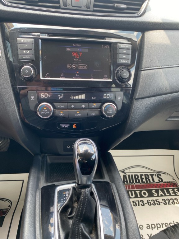 2020 Nissan Rogue Image 16