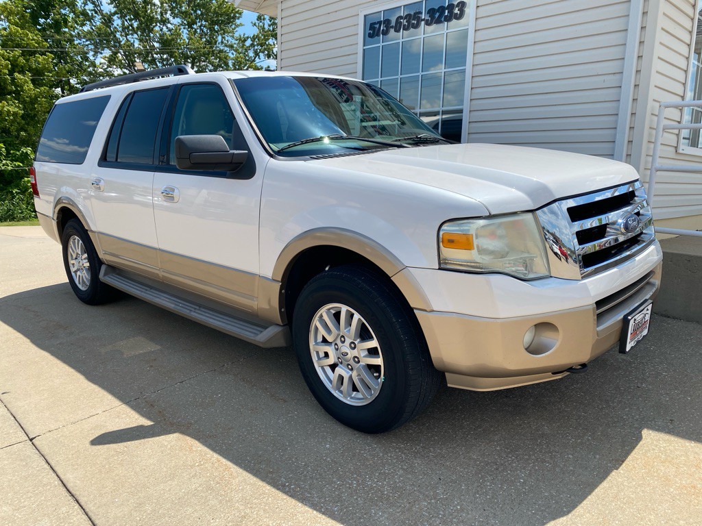 2011 Ford Expedition Image 2