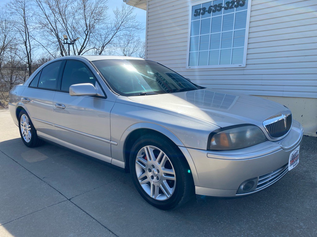 2004 Lincoln LS Image 2