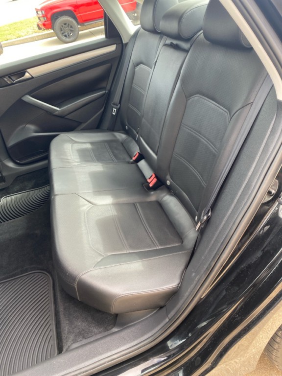 2013 Volkswagen Passat Image 12