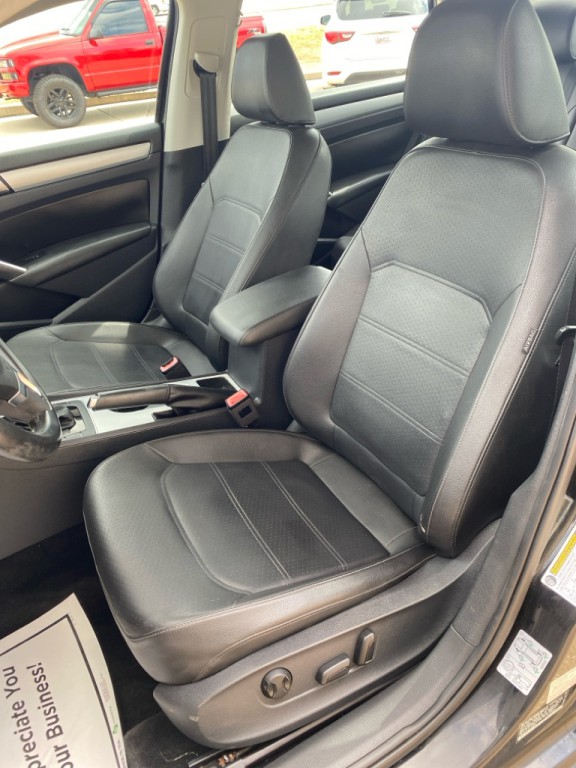 2013 Volkswagen Passat Image 14