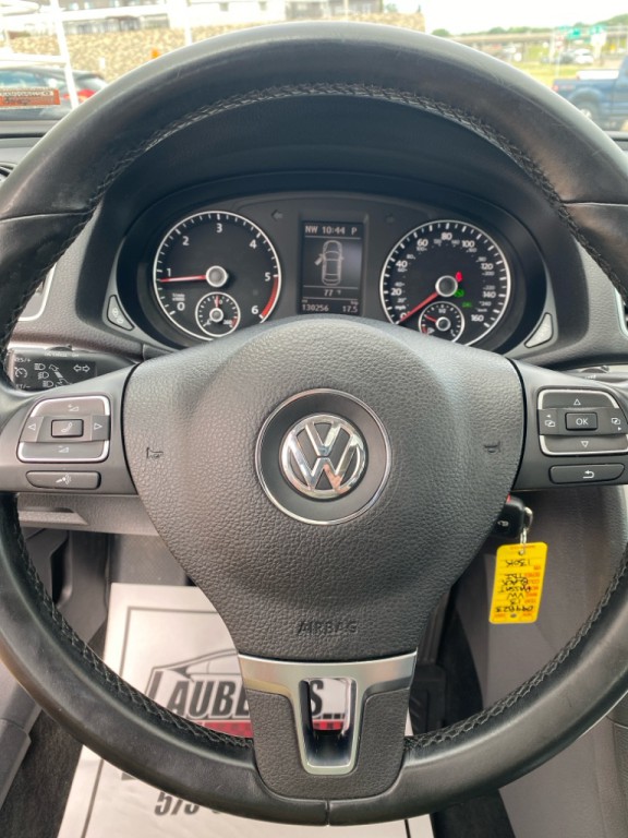 2013 Volkswagen Passat Image 17