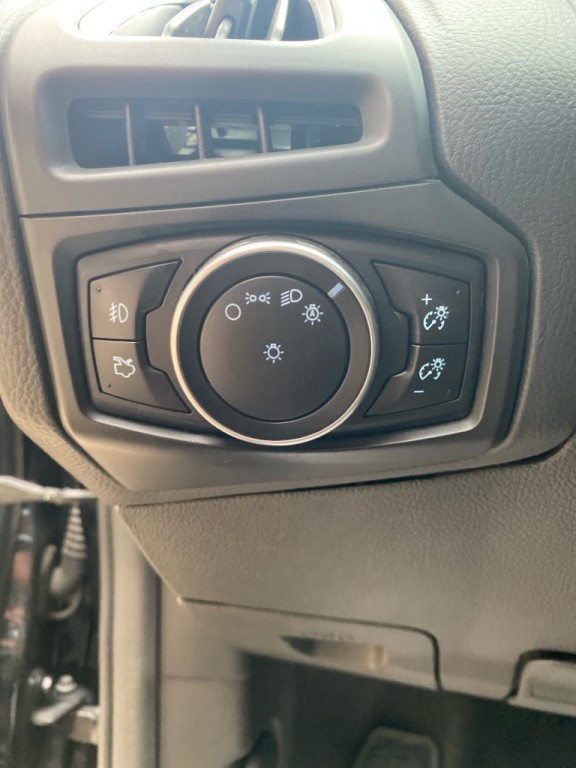 2016 Ford Focus Image 16