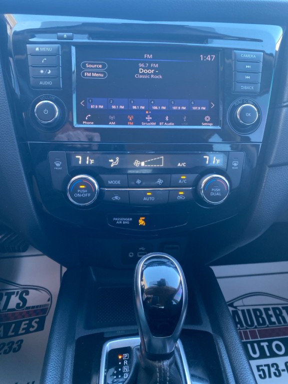 2019 Nissan Rogue Image 18