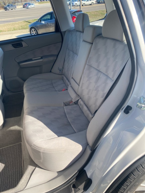 2010 Subaru Forester Image 11
