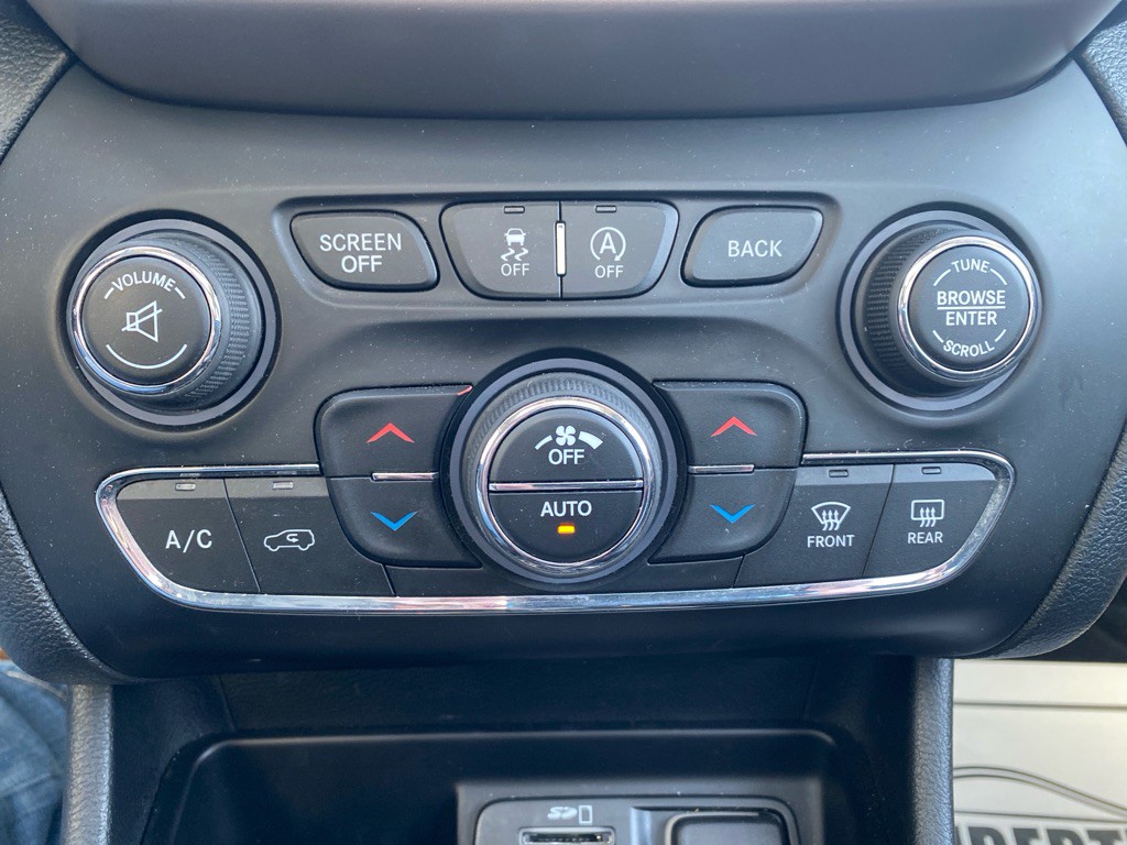 2015 Jeep Cherokee Image 16