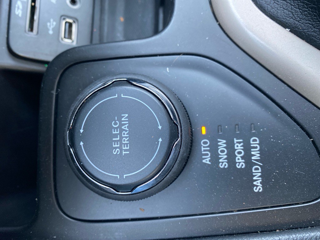 2015 Jeep Cherokee Image 17