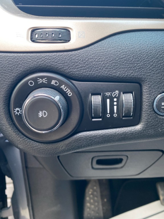 2015 Jeep Cherokee Image 20