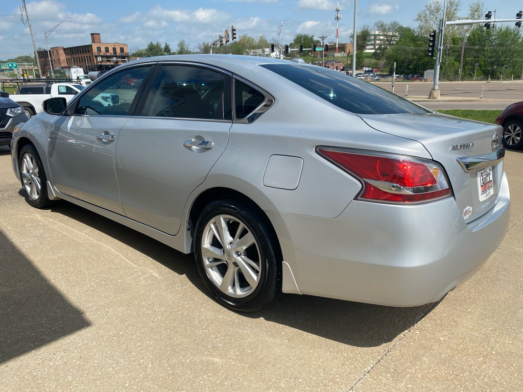 2015 Nissan Altima Image 4