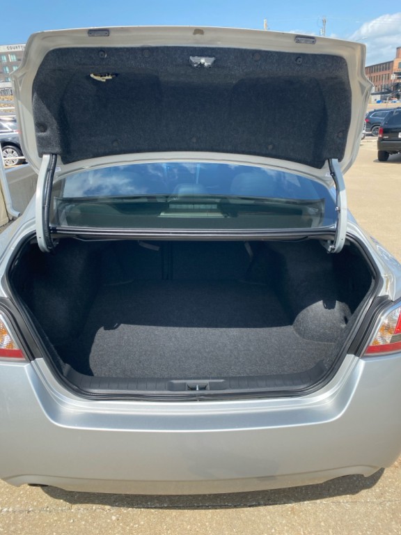 2015 Nissan Altima Image 8