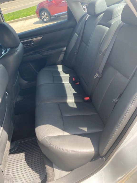 2015 Nissan Altima Image 9
