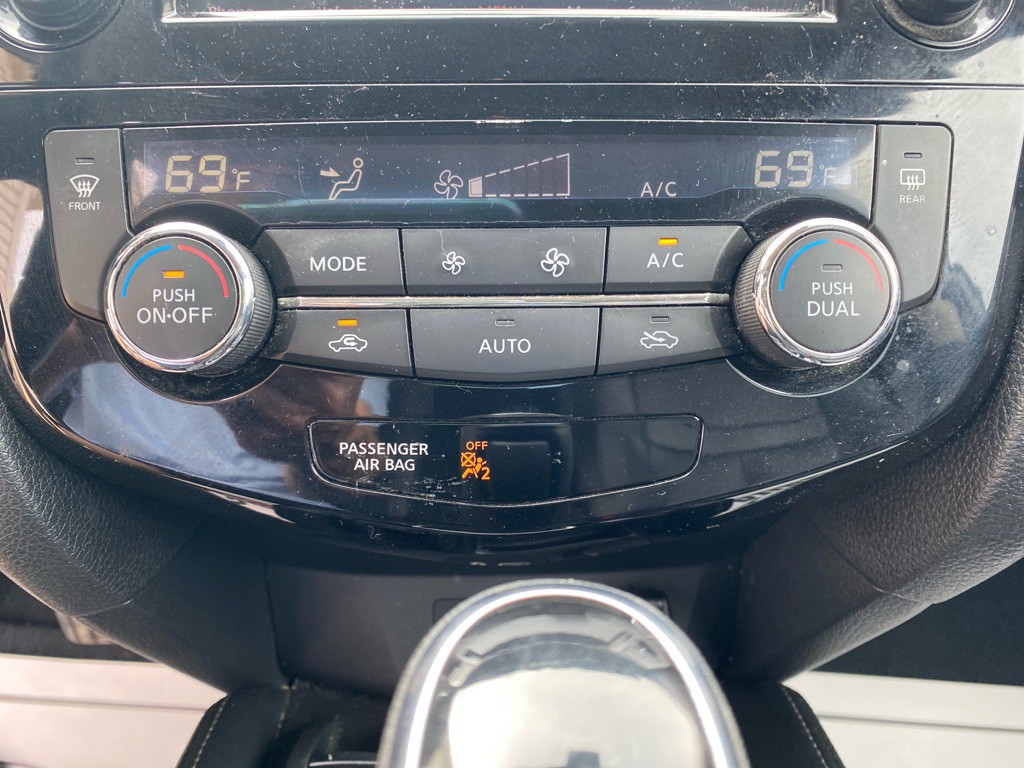 2019 Nissan Rogue Image 18