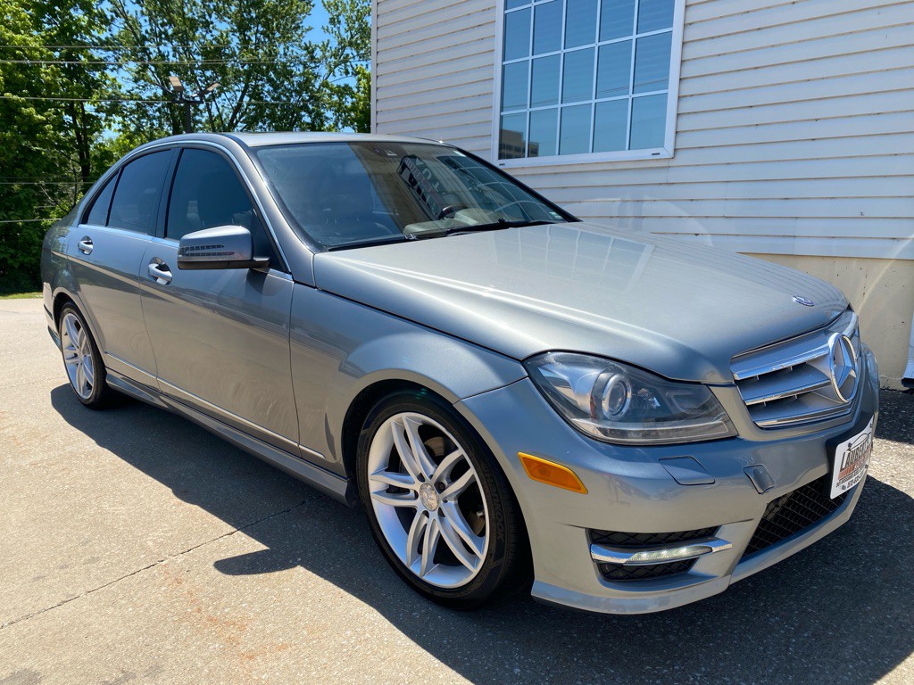 2012 Mercedes-Benz C-Class Image 2