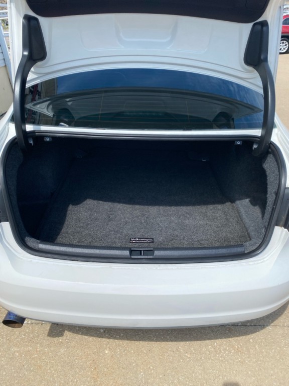 2015 Volkswagen Passat Image 8